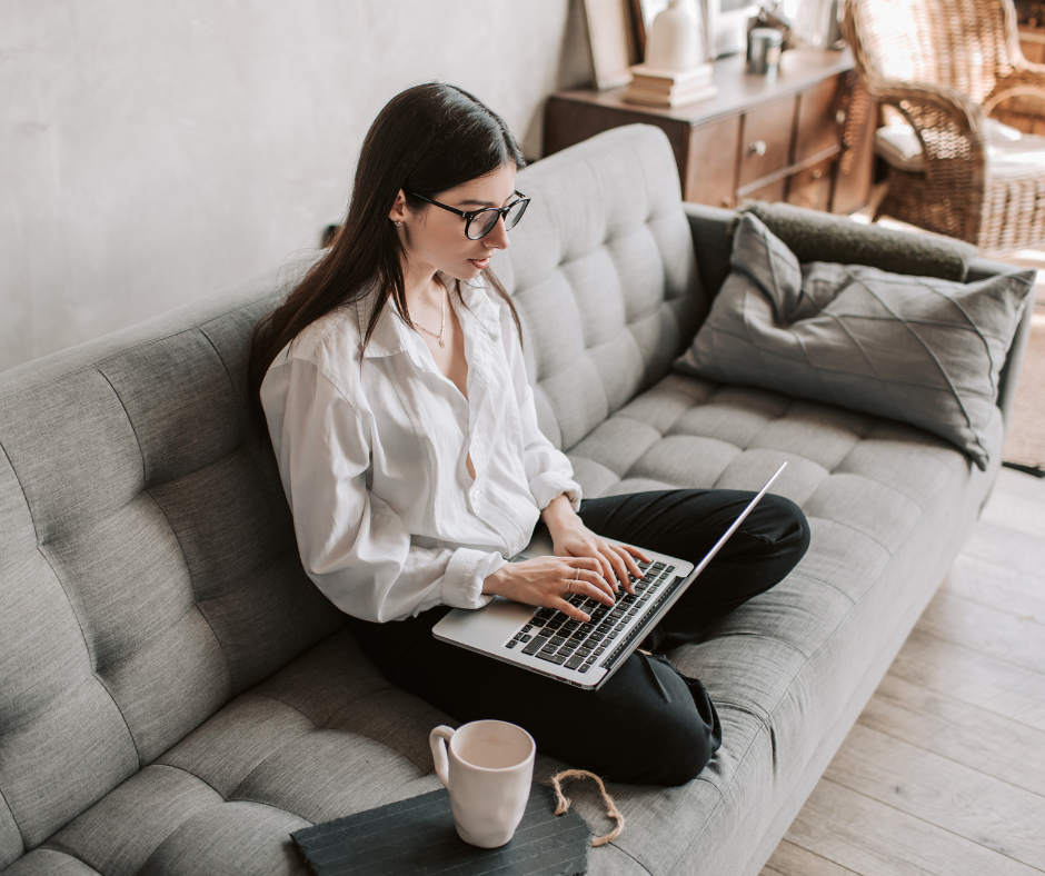 woman using hybrid workplaces